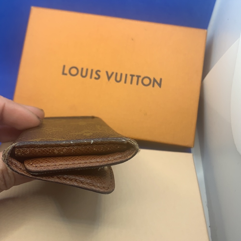 💕 Louis Vuitton Monogram signature design LV Logo‎ 6 key holder - Picture 3 of 8
